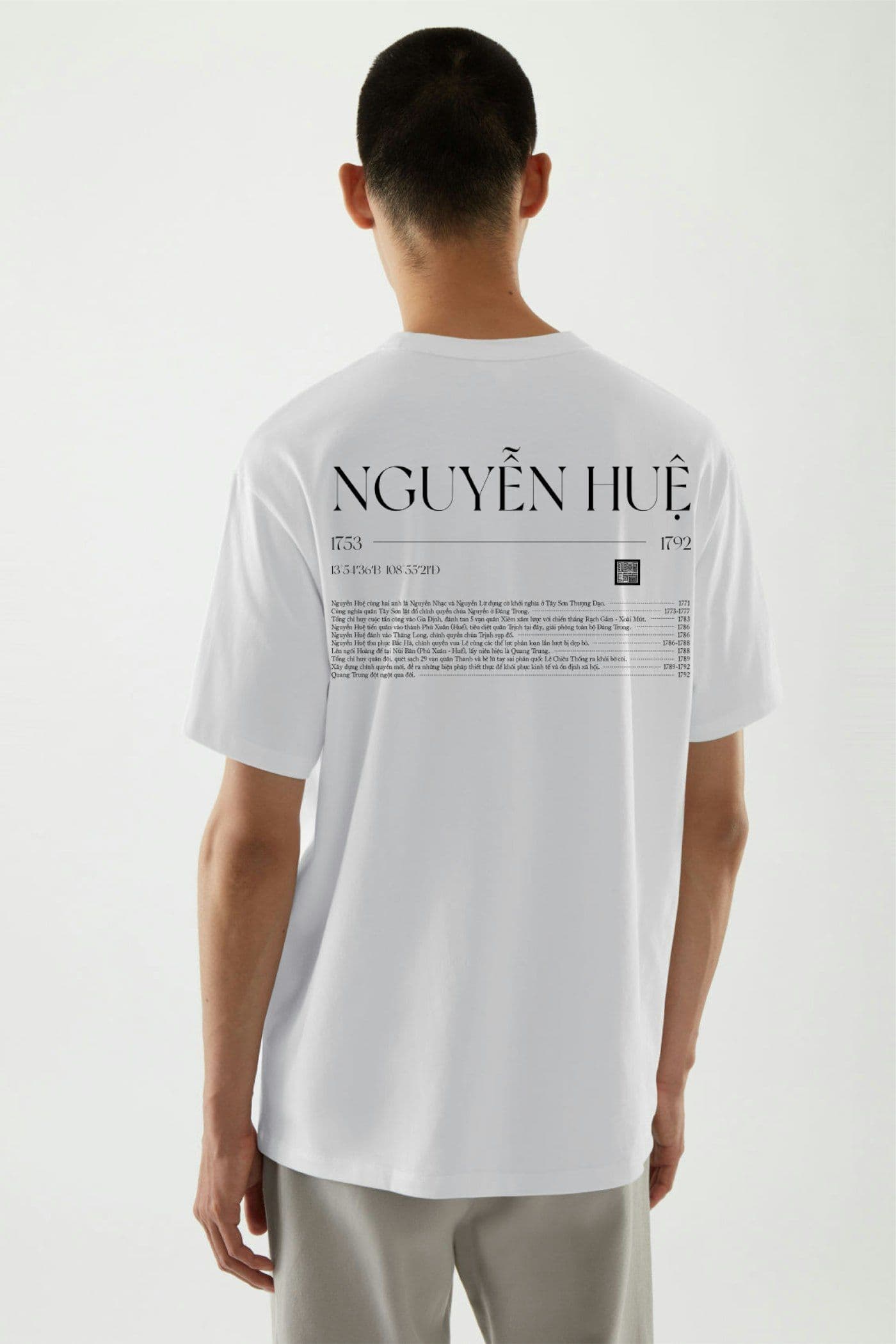เสื้อยืดทรงโอเวอร์ไซส์สีขาวสไตล์เกาหลี