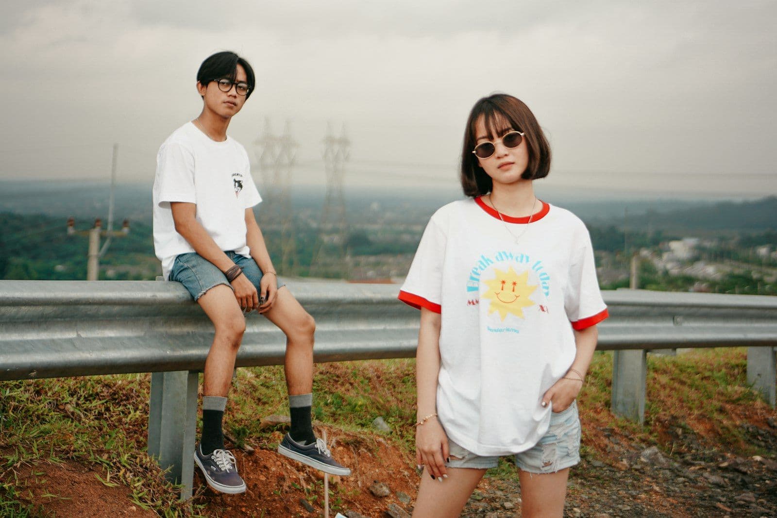 เสื้อยืดแฟชั่นเกาหลี 2026 รวมแบรนด์ที่กำลังมา พร้อมวิธีเลือกให้เข้ากับหุ่นและอากาศบ้านเรา